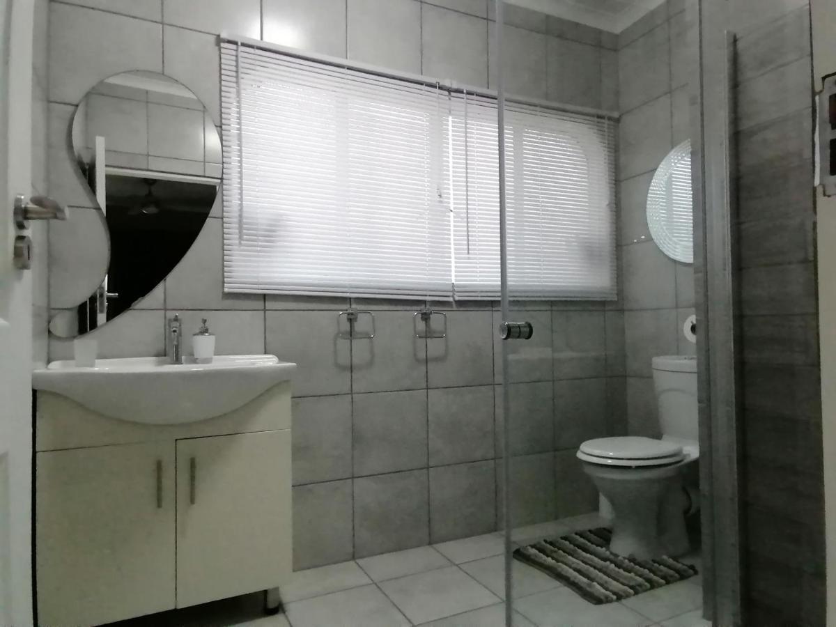 Roxy'S Rest Guest House Vanderbijlpark Exterior foto