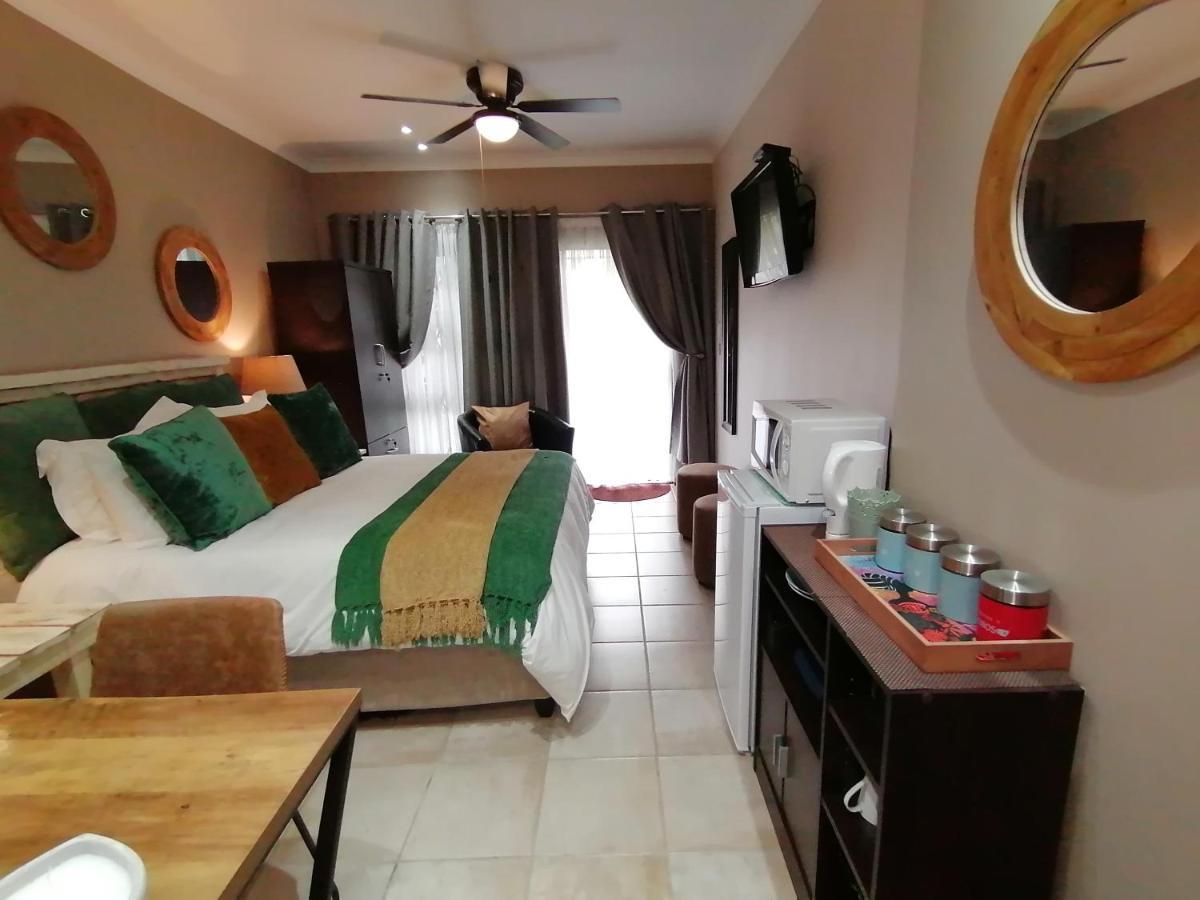 Roxy'S Rest Guest House Vanderbijlpark Exterior foto