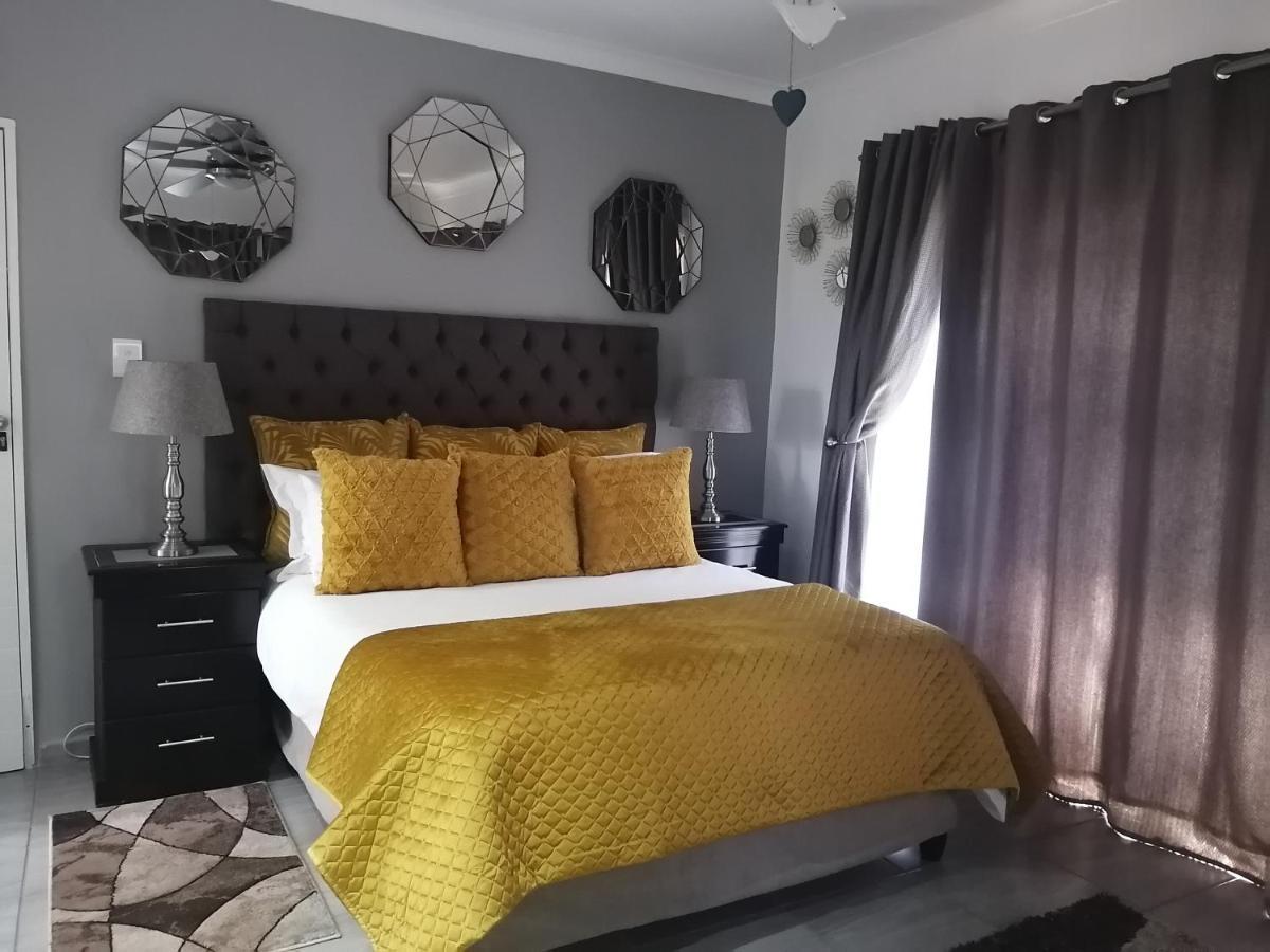 Roxy'S Rest Guest House Vanderbijlpark Exterior foto