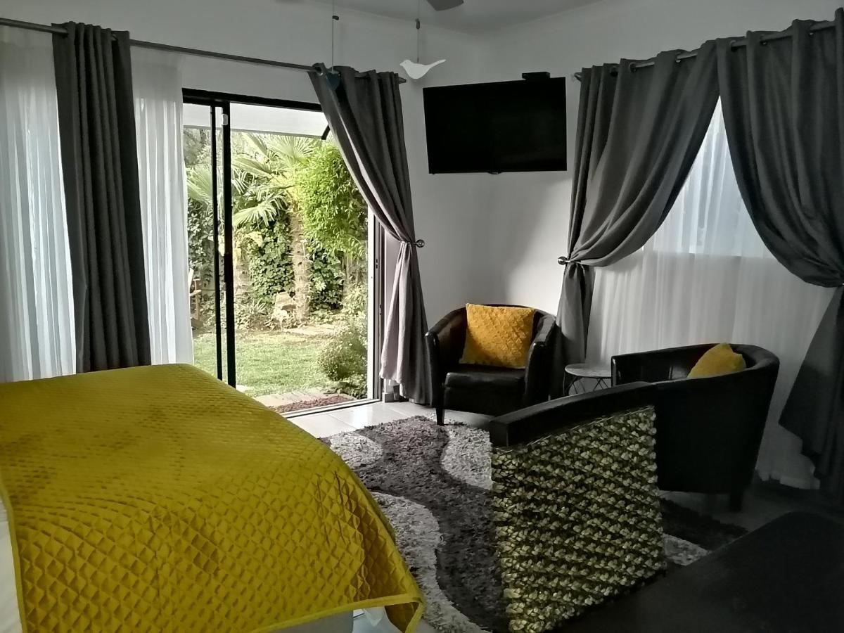 Roxy'S Rest Guest House Vanderbijlpark Exterior foto