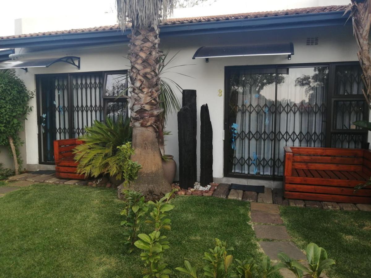 Roxy'S Rest Guest House Vanderbijlpark Exterior foto