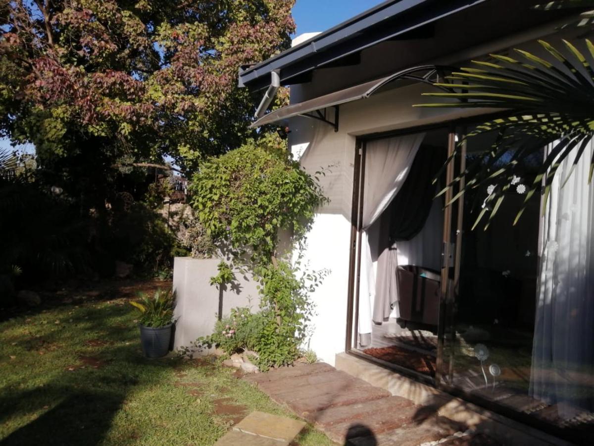Roxy'S Rest Guest House Vanderbijlpark Exterior foto