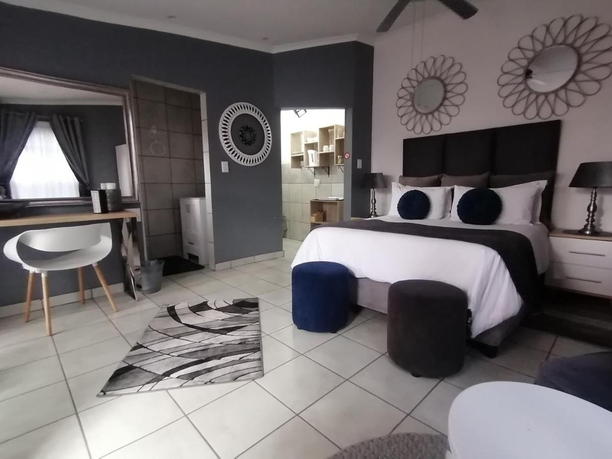 Roxy'S Rest Guest House Vanderbijlpark Exterior foto